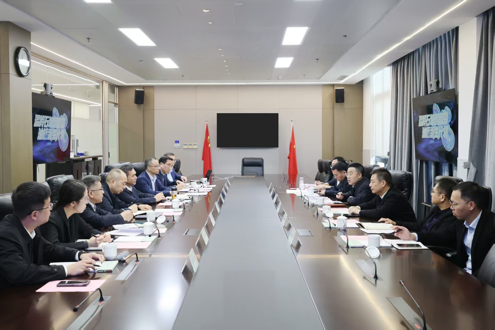 溫嶺市委書(shū)記、市長(zhǎng)馬厲財(cái)一行到訪省二輕集團(tuán)