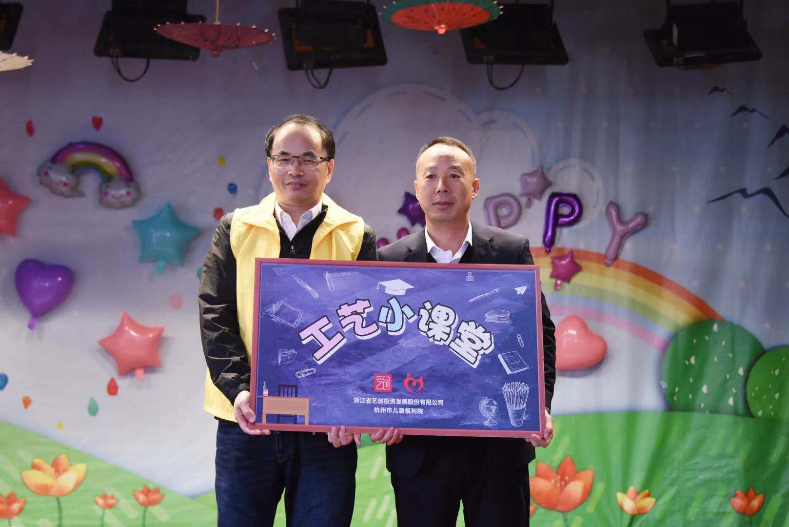 1542095332299482.jpg 授牌.jpg