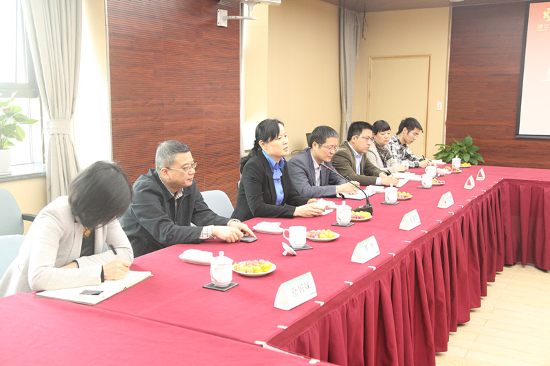 杭州市上城區(qū)常務(wù)副區(qū)長(zhǎng)黃愛(ài)芳一行來(lái)我司走訪調(diào)研