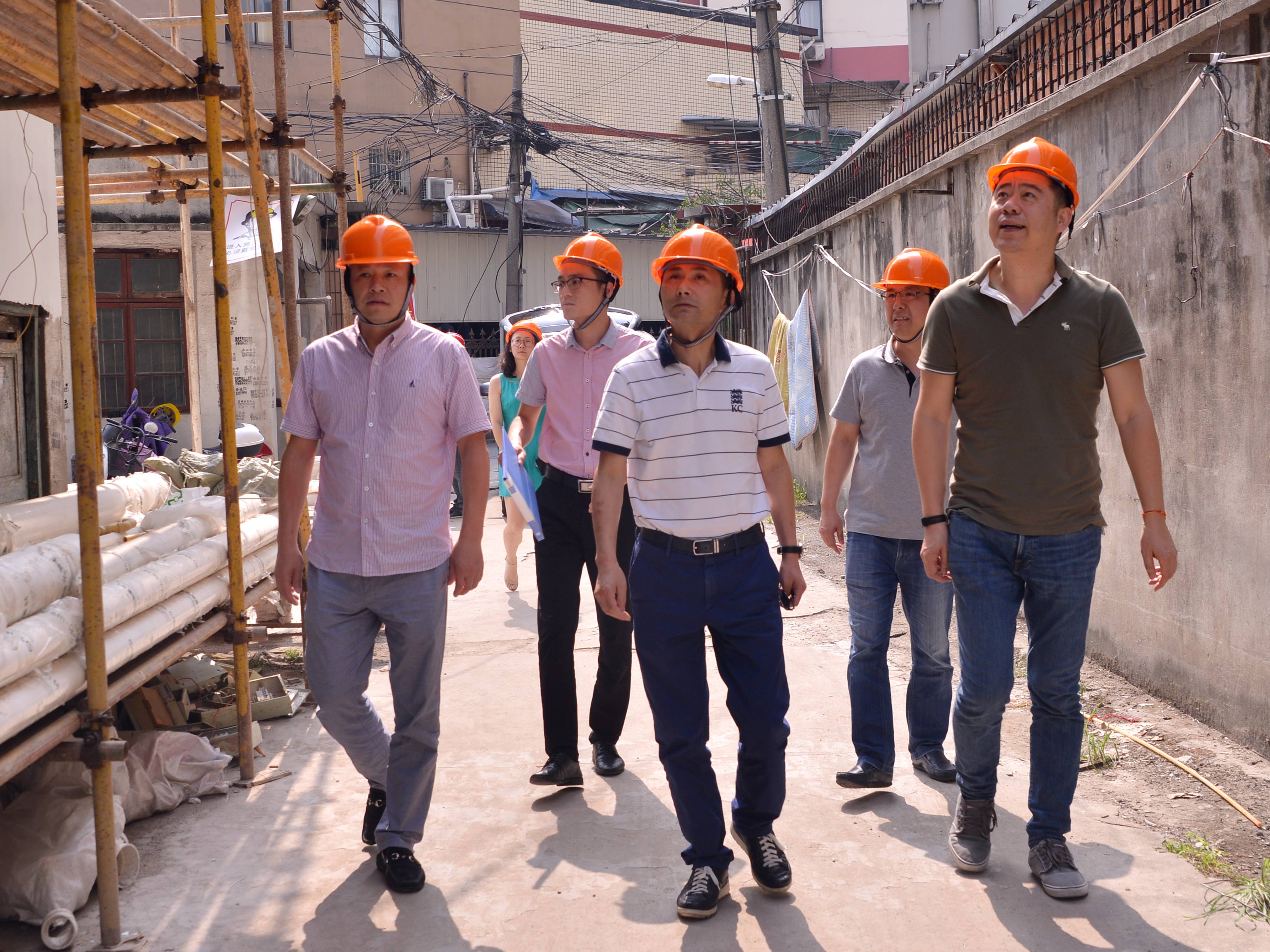 集團(tuán)公司副總經(jīng)理蔡玉林赴工藝品公司開展安全檢查及高溫慰問