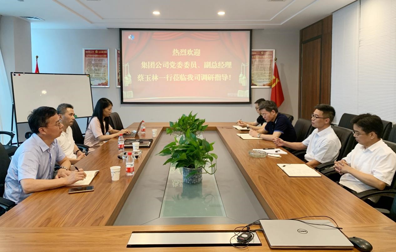 集團公司黨委委員、副總經(jīng)理蔡玉林赴皮塑公司調(diào)研指導