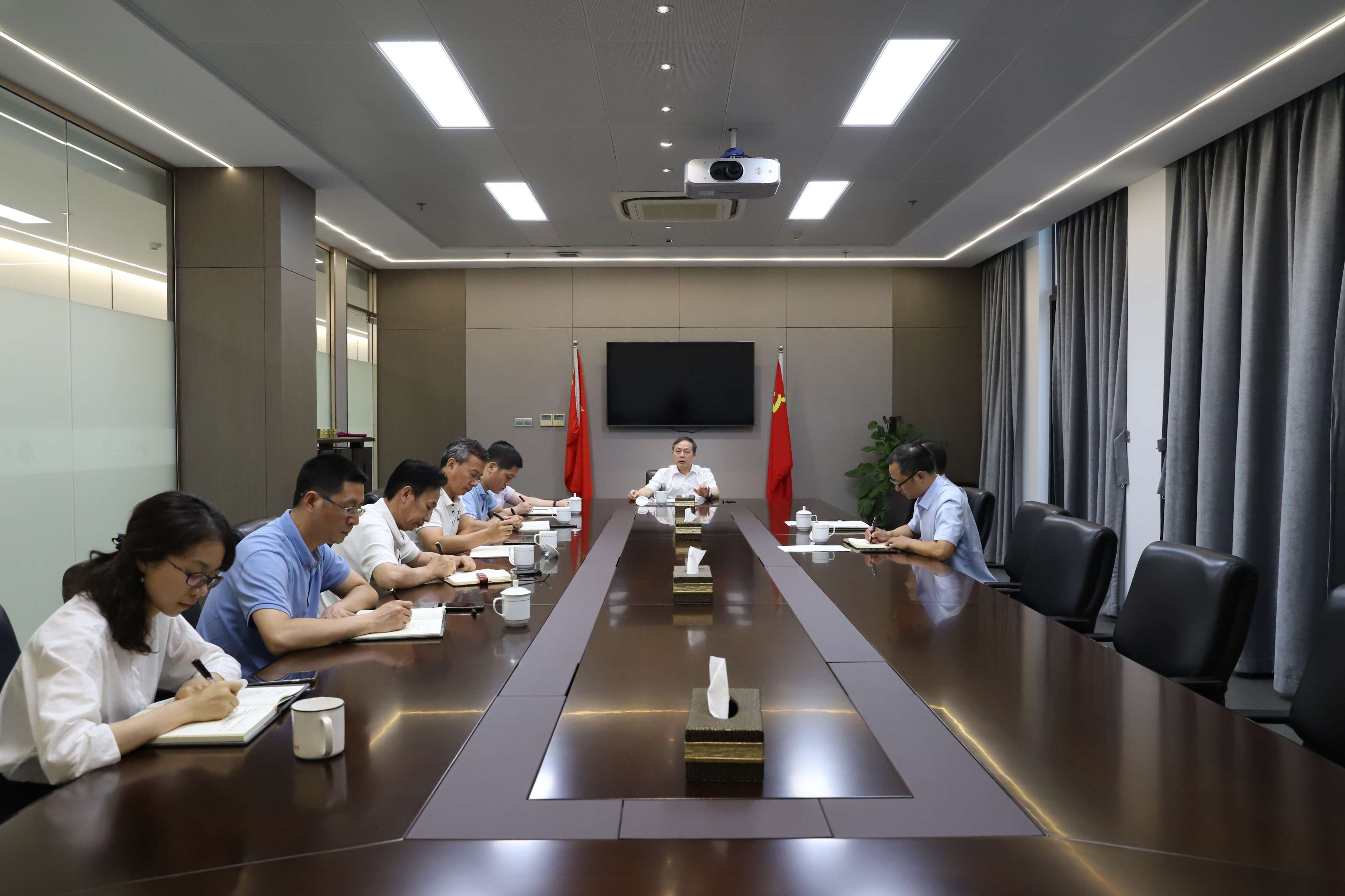 省二輕集團(tuán)公司召開瑞特股份擬任董監(jiān)高赴任前談話會