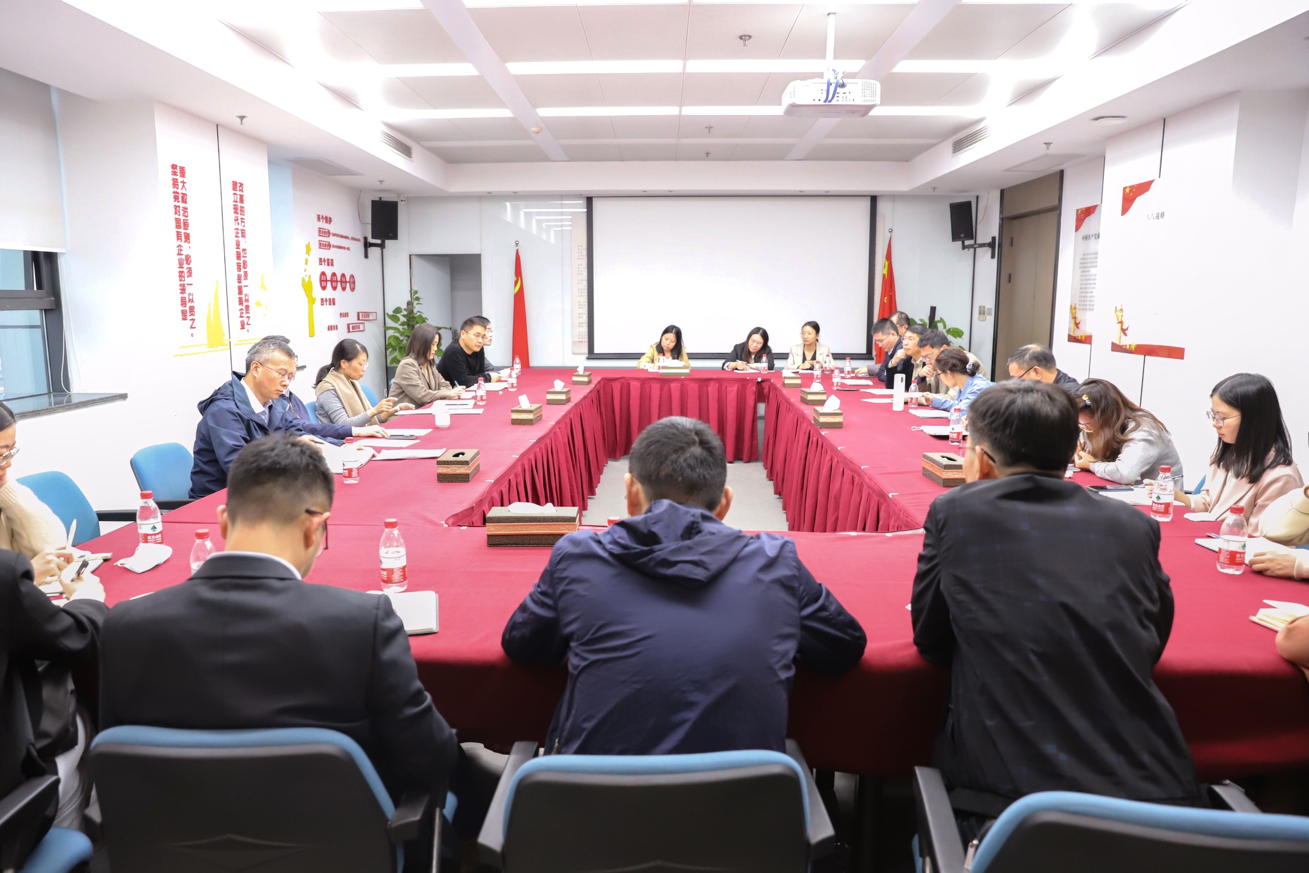 省二輕集團(tuán)召開法律風(fēng)險(xiǎn)防范工作會(huì)議 吳敏出席并講話