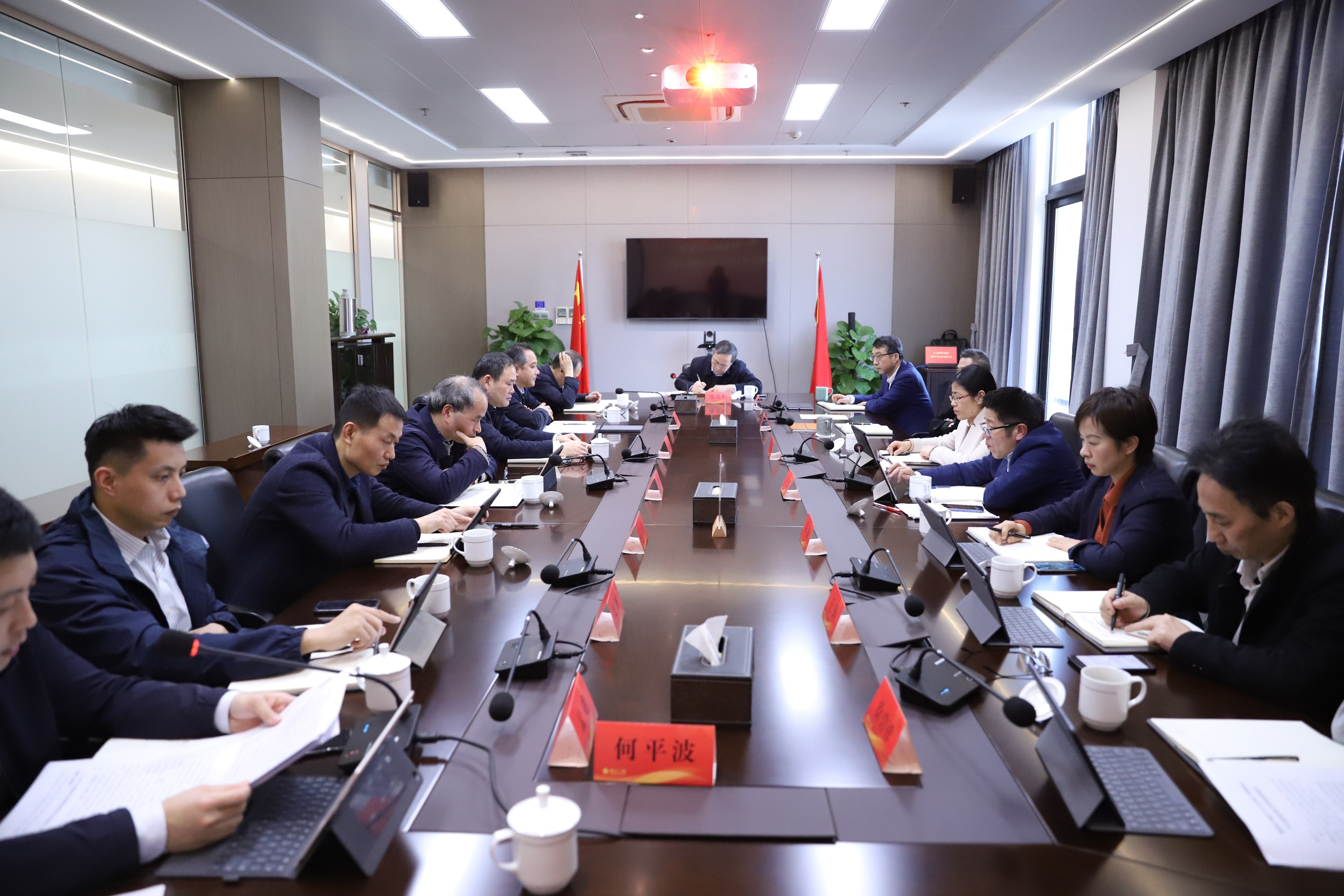 省二輕集團(tuán)召開(kāi)黨委理論學(xué)習(xí)中心組專(zhuān)題學(xué)習(xí)會(huì)