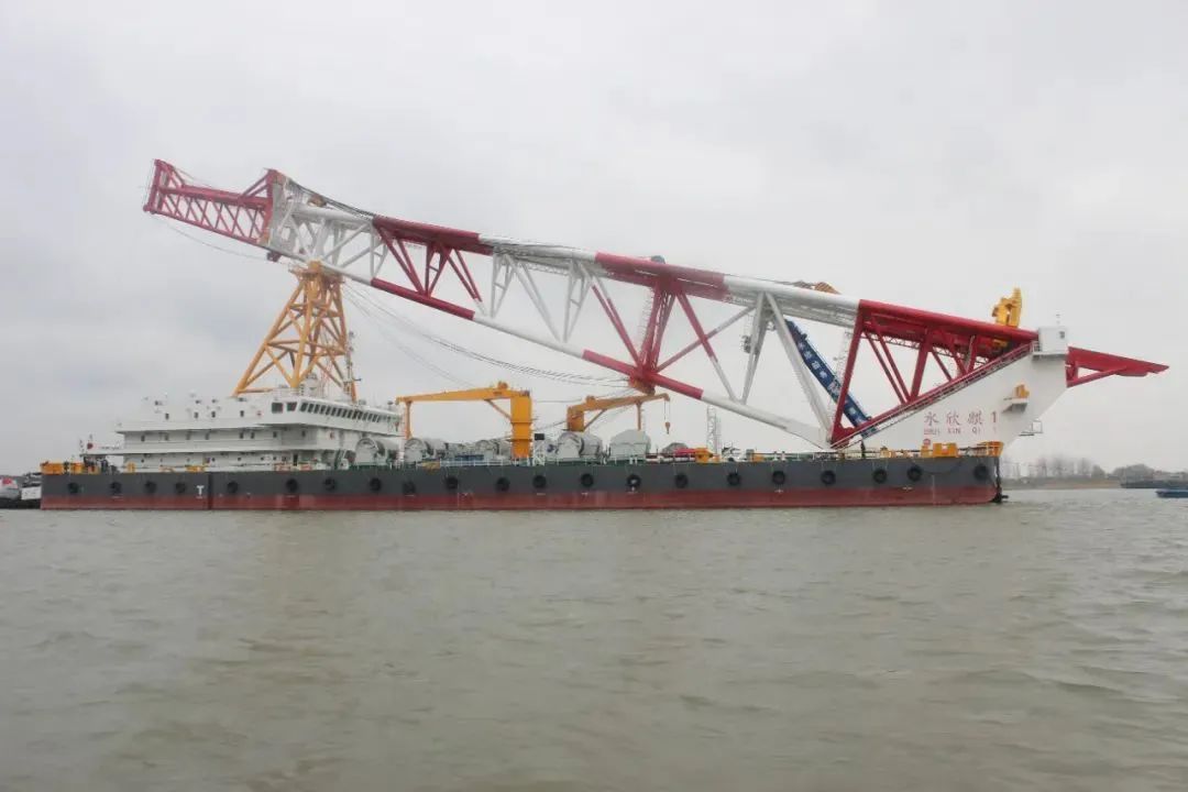 超大型專用打樁船號交付 省二輕集團(tuán)國瑞科技公司配備全船套電氣設(shè)備