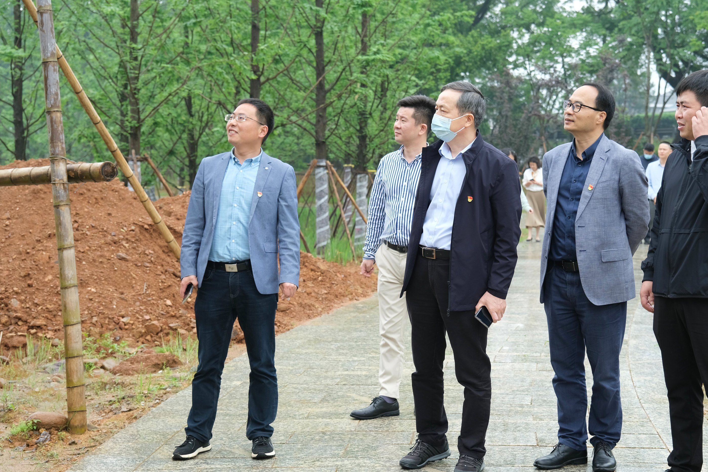 虞岳明一行考察“綻放靈山江”和南雁景區(qū)項(xiàng)目