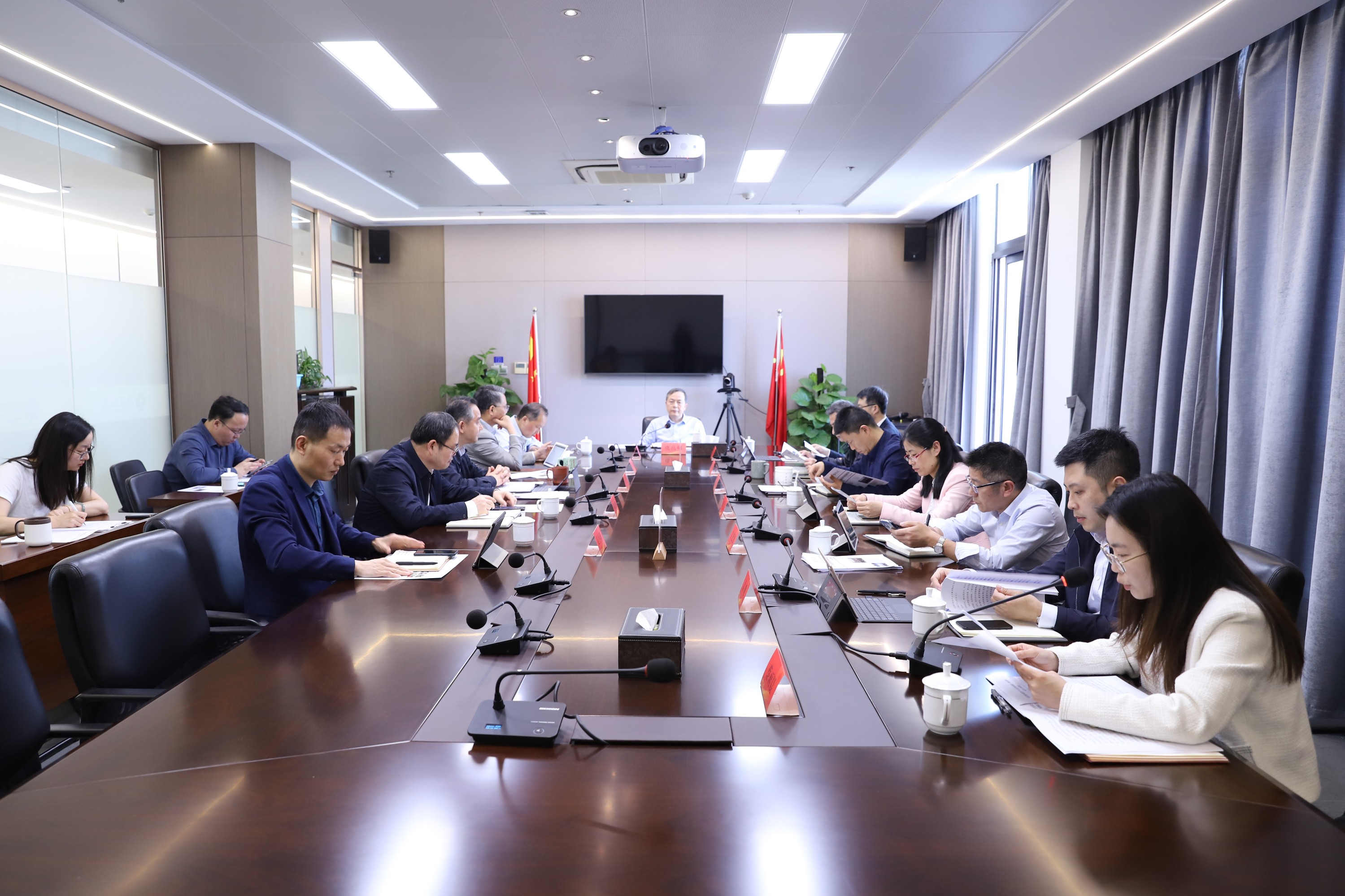 省二輕集團(tuán)召開黨委會(huì)議專題學(xué)習(xí)貫徹習(xí)近平總書記在慶祝中國(guó)共產(chǎn)主義青年團(tuán)成立100周年大會(huì)上的重要講話精神