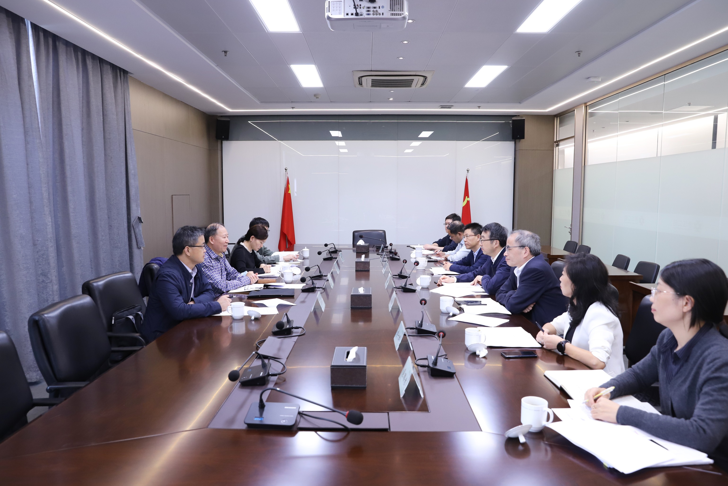 省國資委一級(jí)巡視員沈建平來省二輕集團(tuán)調(diào)研除險(xiǎn)保安工作