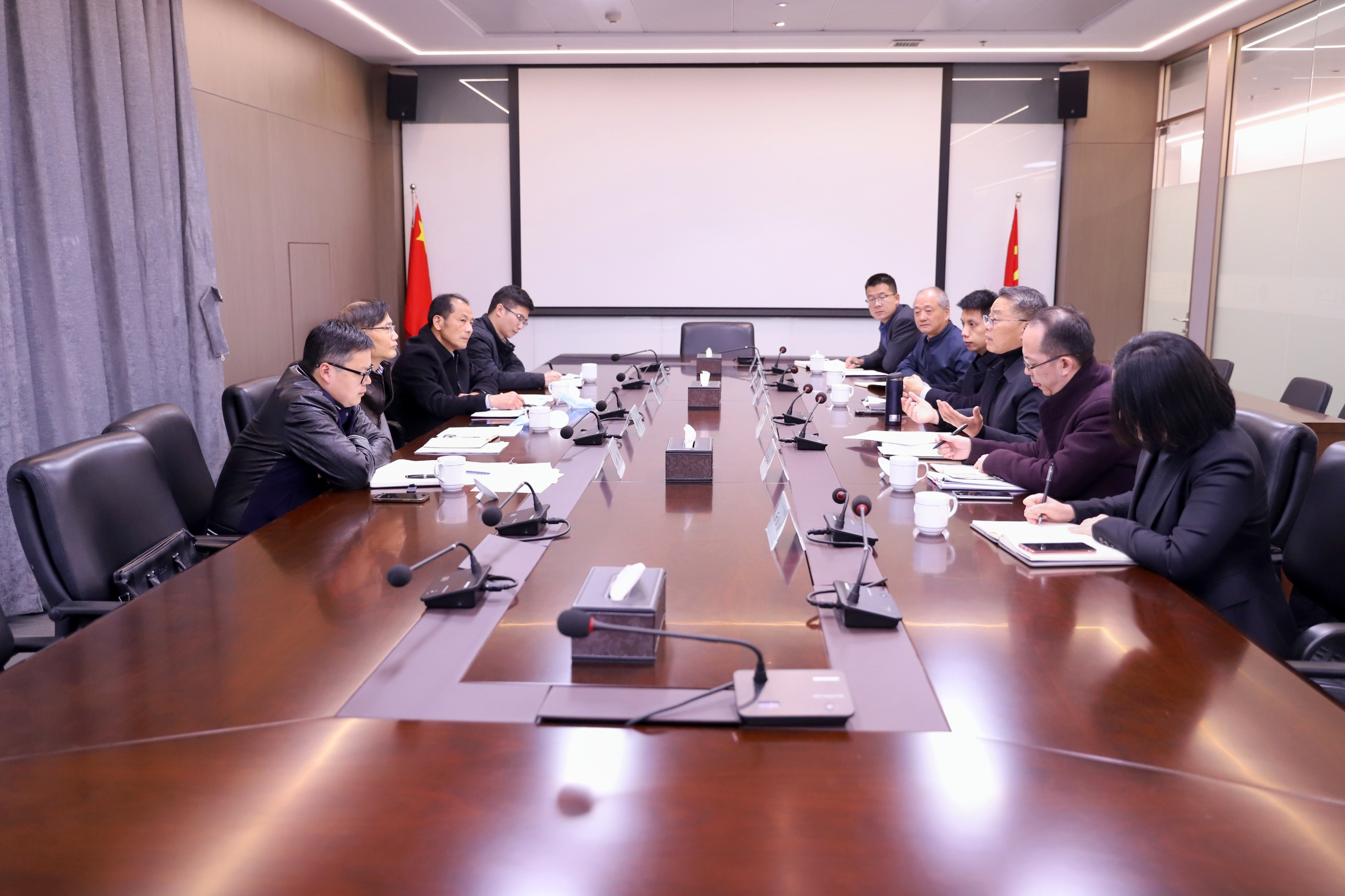 駐國資委紀(jì)檢組和省紀(jì)委五室來省二輕集團(tuán)調(diào)研