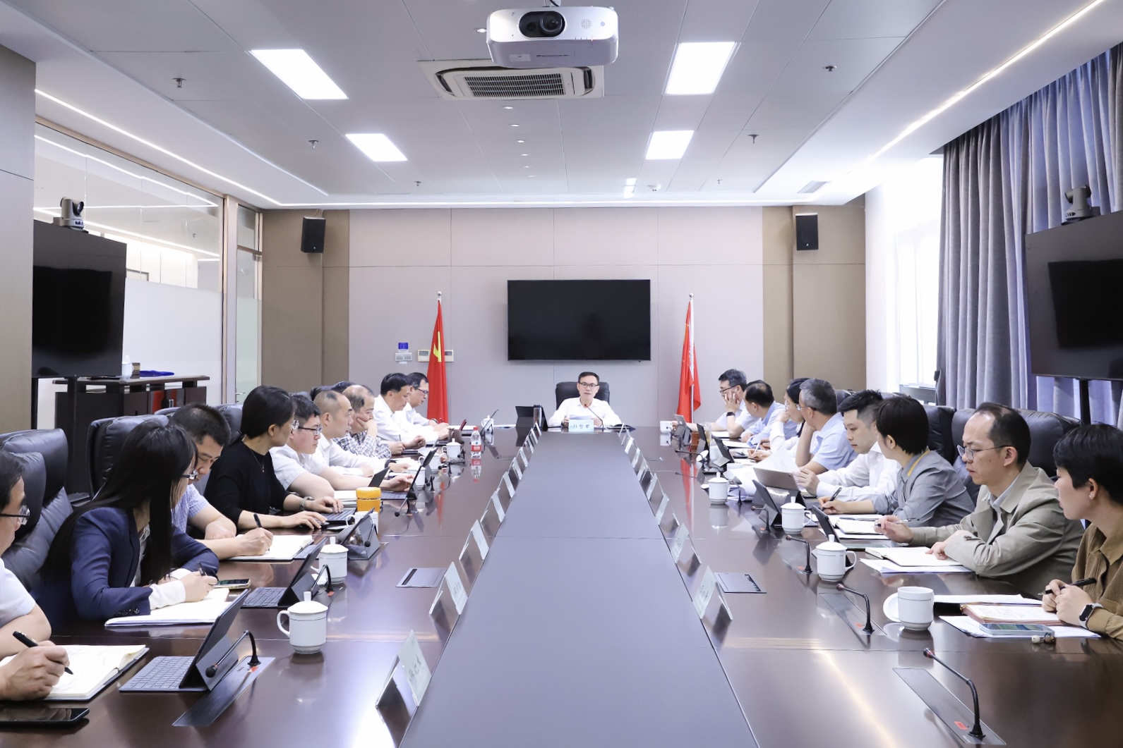 省二輕集團傳達學習習近平總書記有關加強文化遺產保護傳承弘揚中華優(yōu)秀傳統(tǒng)文化的重要論述精神