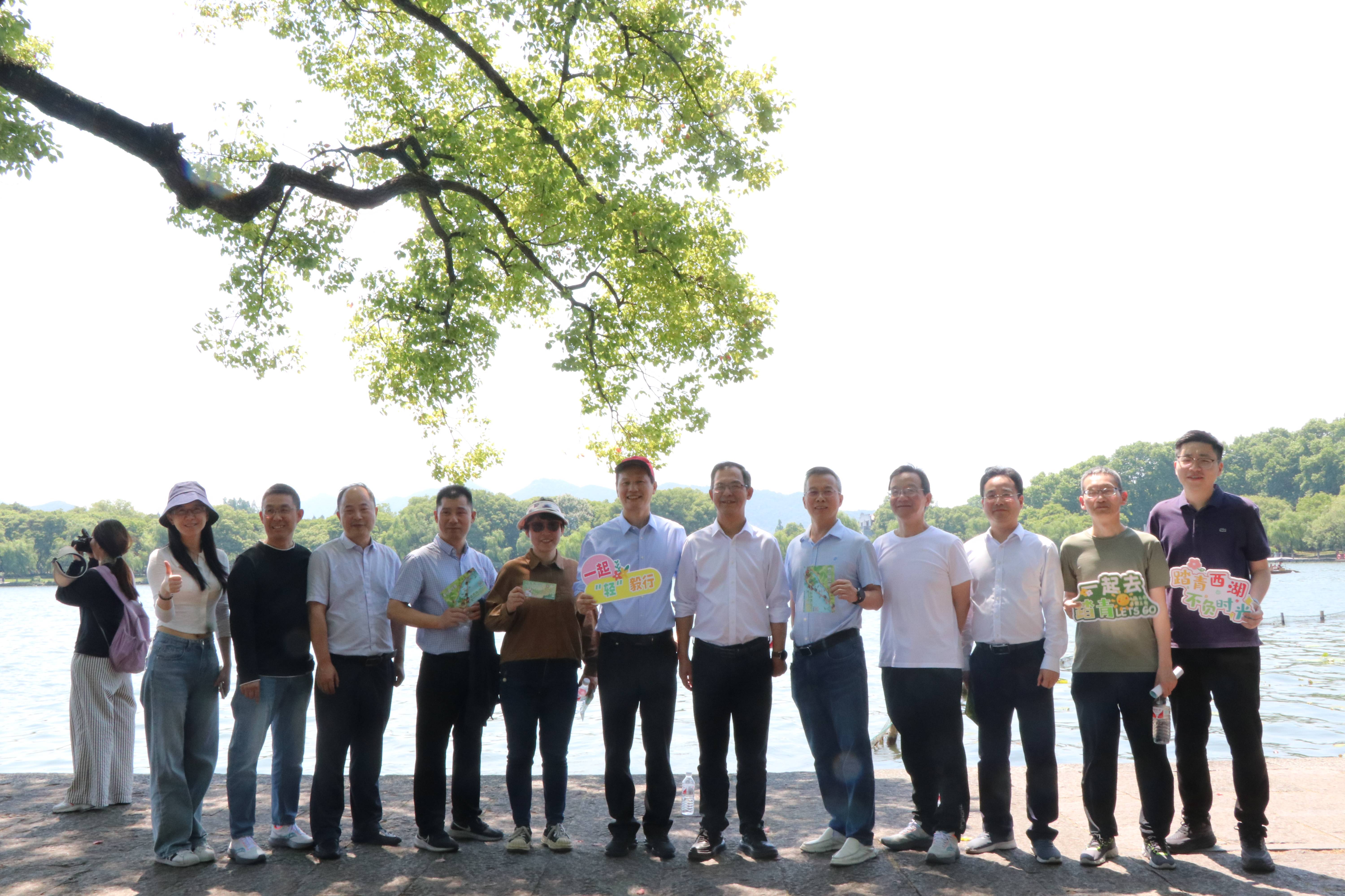 踏青西湖，不負(fù)時光丨省二輕集團(tuán)開展“輕”毅行活動