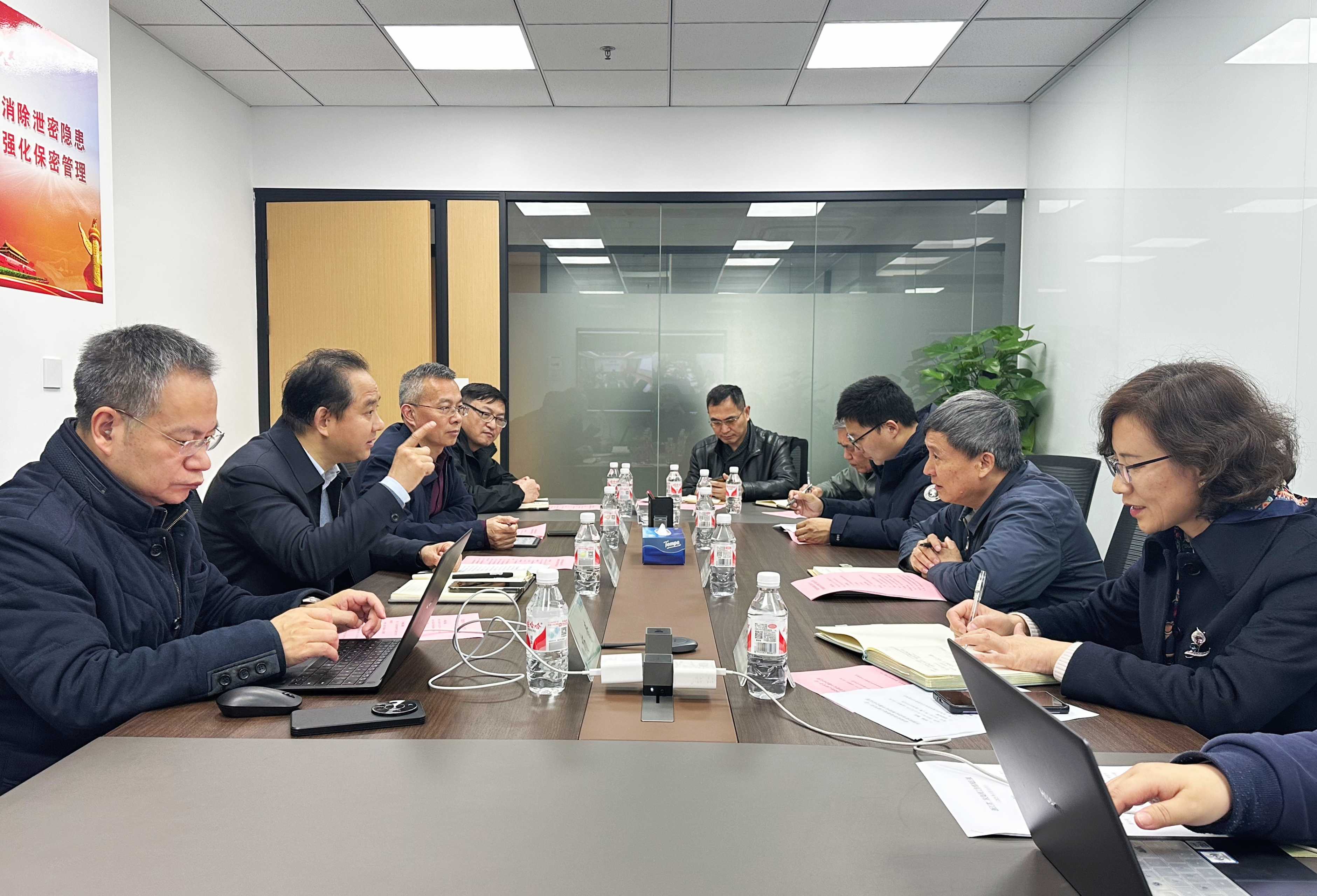 省政府特約研究員、智能制造專家委員會(huì)副主任凌云一行調(diào)研省二輕集團(tuán)