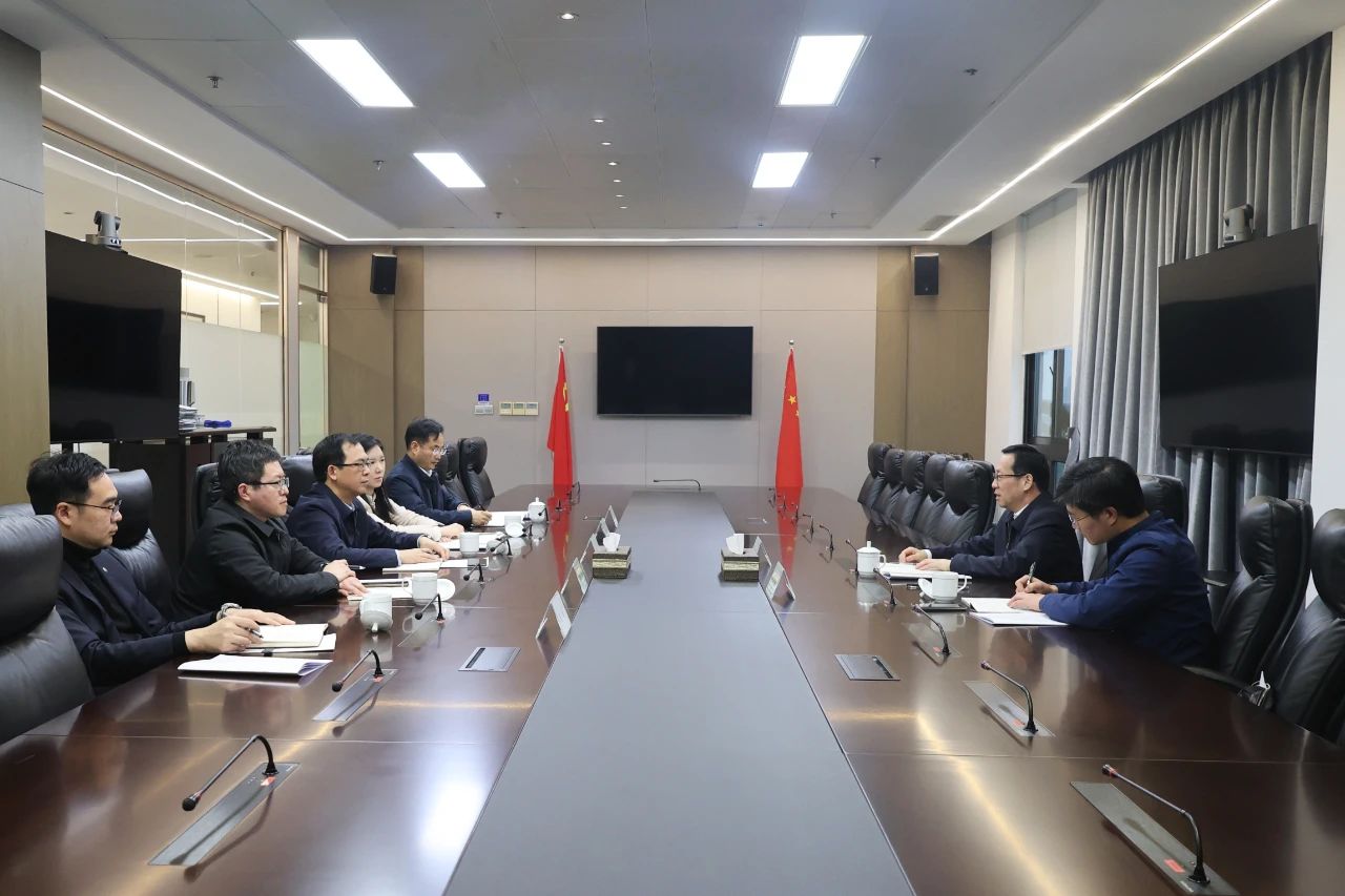 省國(guó)資委黨委專職副書(shū)記蒲曉斌到省二輕集團(tuán)調(diào)研